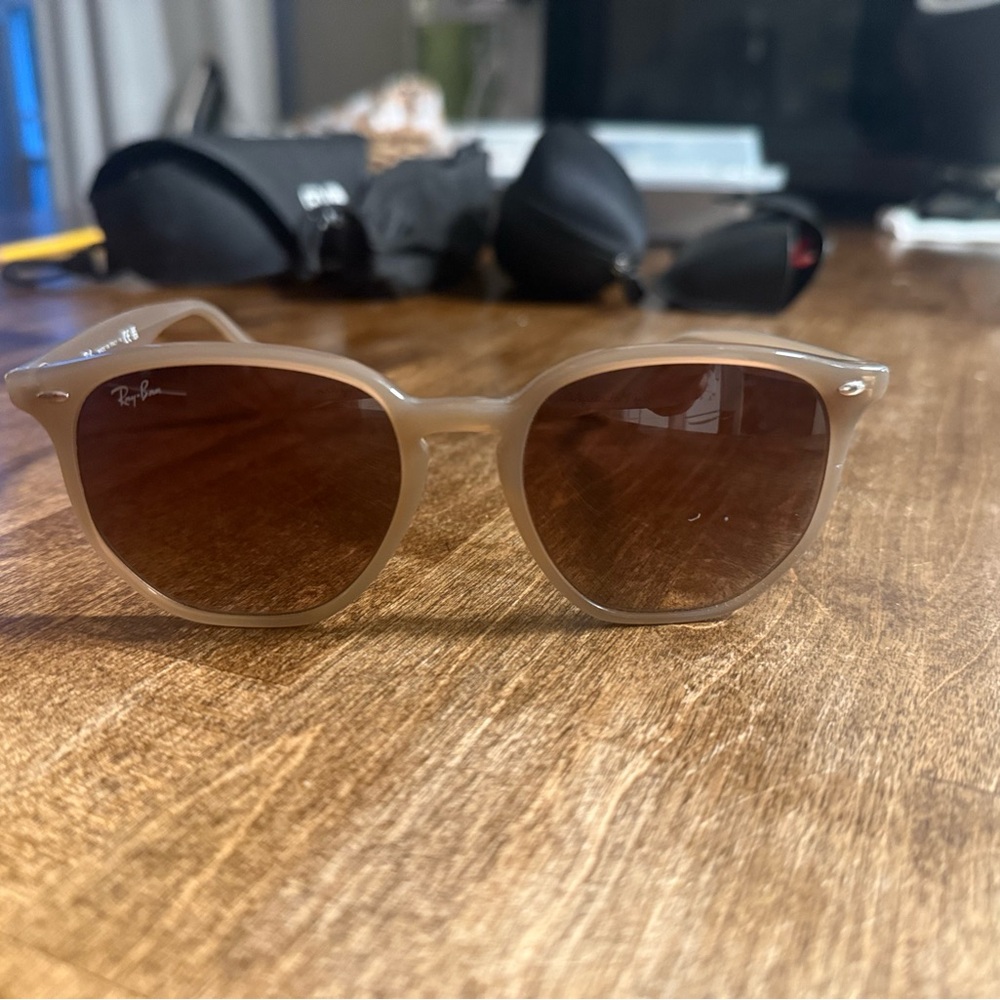 Ray-Ban Beige Sunglasses with Brown Lenses
